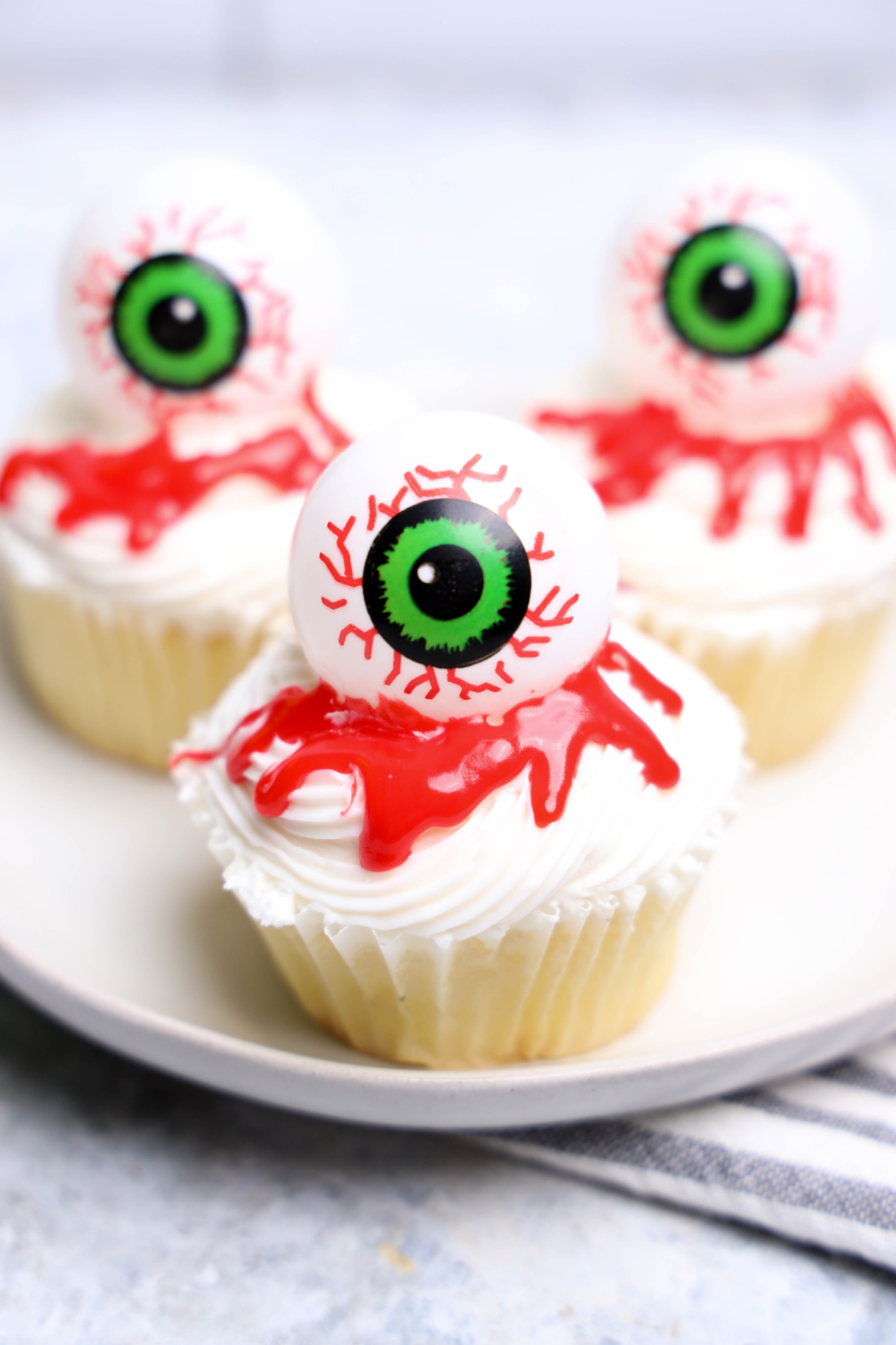 Halloween Eyeball Cupcakes